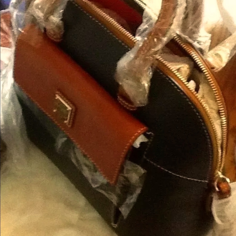💙🧡Dooney & Bourke Aubrey Satchel 🧡💙